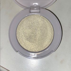 Coloured Raine pressed highlighter